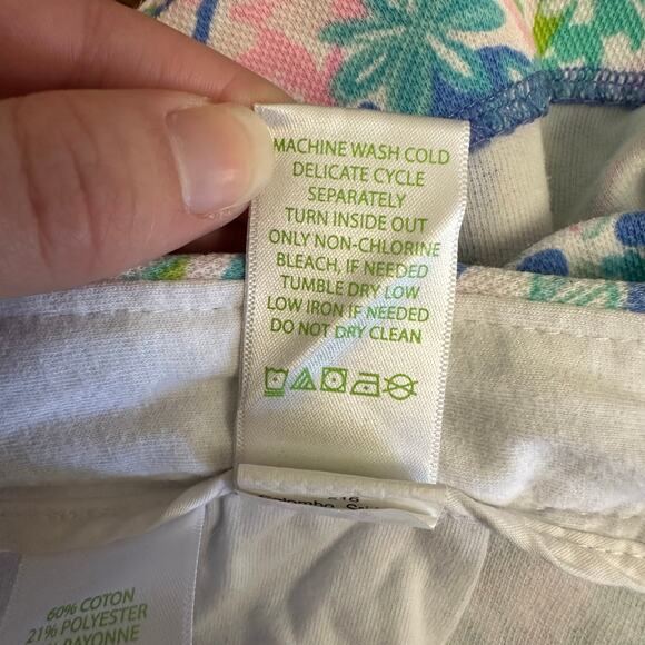 Lilly Pulitzer Buttercup Scallop Hem Shorts Size 8 Tropical Paisley Resort Print - Picture 11 of 13